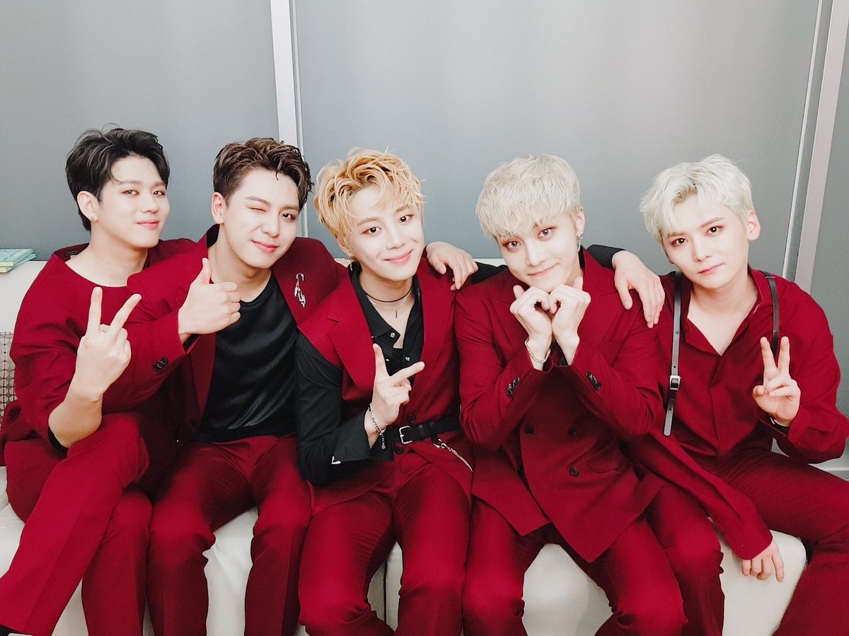 BigFlo_official's tweet photo. [#BIGFLO] <엠카 #거꾸로>

엠카운트다운 #빅플로 의
거꾸로 무대 완성은 언제나
함께해주시는 웨이브 여러분
덕분입니다❤

언제나 빅플로를 응원해주시고
본⭐방⭐사⭐수 해주신
웨이브 여러분께 감사드립니다🙇

그럼 우리 내일 뮤직뱅크에서
만나요❤

#빅플로_엠카_거꾸로_완료✌ https://t.co/k0P0Di0cWa