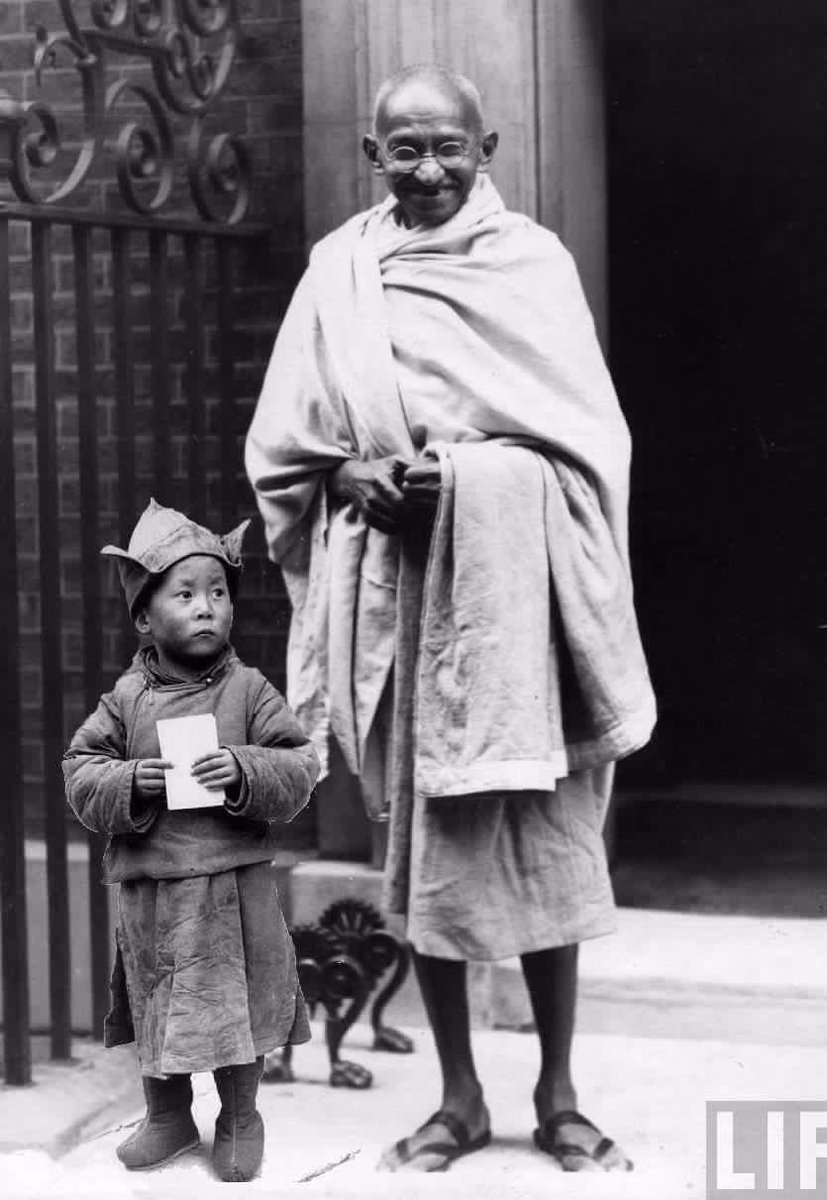 FndSacredStream's tweet photo. #HHDL14 #Gandhi #MenOfPeace #Bodhisattvas #mindtraining https://t.co/KXdg3SaI3W