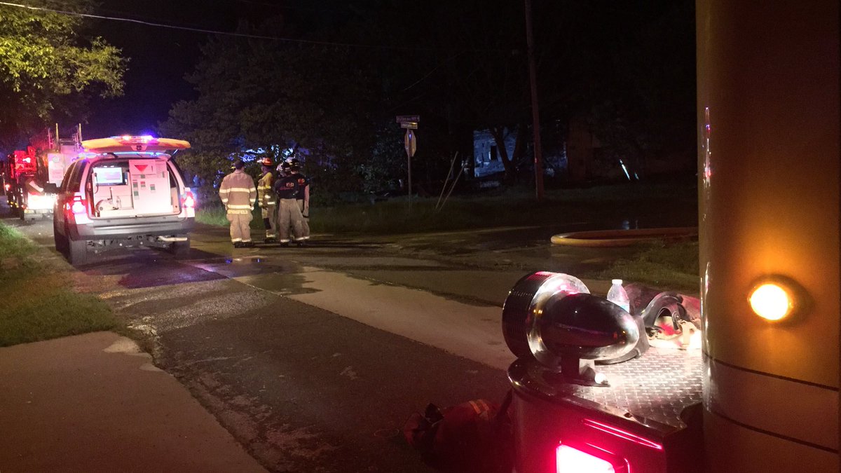 Multiple people escaped two burning homes on the north side of Springfield. No one was injured. ky3.com/content/news/M…