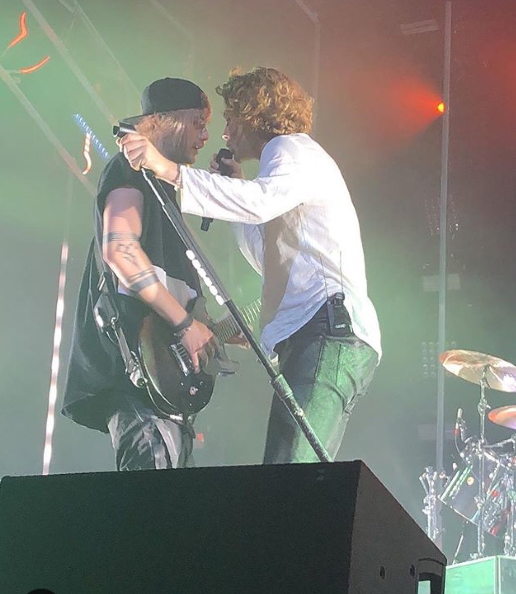 5sosperth2018's tweet photo. Here’s some photos of the boys show last night in uncasville,ct https://t.co/8j0CdEAa5K