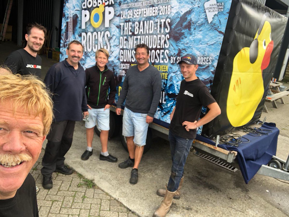 dobberpop's tweet photo. 💥 Dobberpop ROCKS vanavond in Meppel! We maken nu al een feestje in de Donderdag Meppeldag optocht. Tot straks! 💥

https://t.co/u4S6pvunHx #dobberpop #nijeveen #dmd #meppeldag https://t.co/6cYeCLn0lw