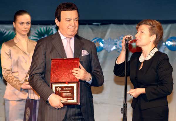 litvinov_d's tweet photo. #Тула вспоминает Иосифа #Кобзон’а: он много лет шефствовал над Яснополянским детским домом, бывал с концертами, получил премию «Улыбнись, Россия!»...

https://t.co/c0e0DUk6dc https://t.co/AWmqTWnknn
