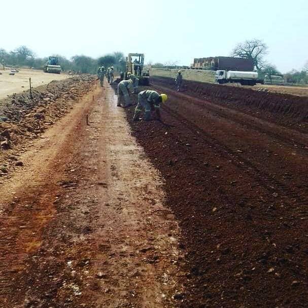 NNehoreka's tweet photo. Work on the Beitbridge - Bulawayo road from the Hre turnoff to the border on-going as we speak. https://t.co/67KMh2YjOD