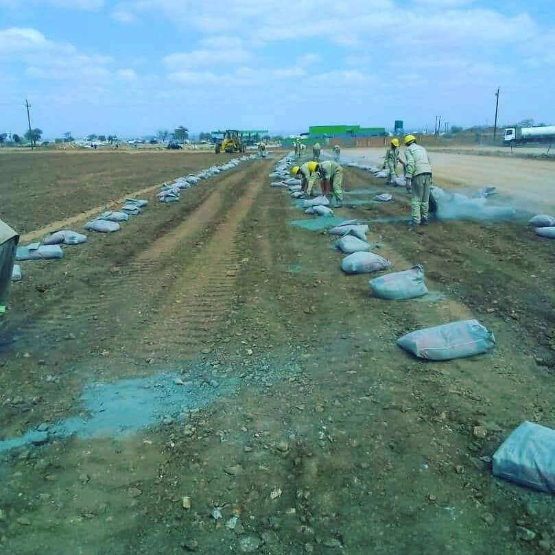 NNehoreka's tweet photo. Work on the Beitbridge - Bulawayo road from the Hre turnoff to the border on-going as we speak. https://t.co/67KMh2YjOD