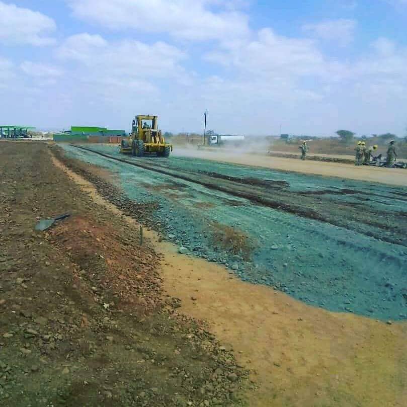 NNehoreka's tweet photo. Work on the Beitbridge - Bulawayo road from the Hre turnoff to the border on-going as we speak. https://t.co/67KMh2YjOD