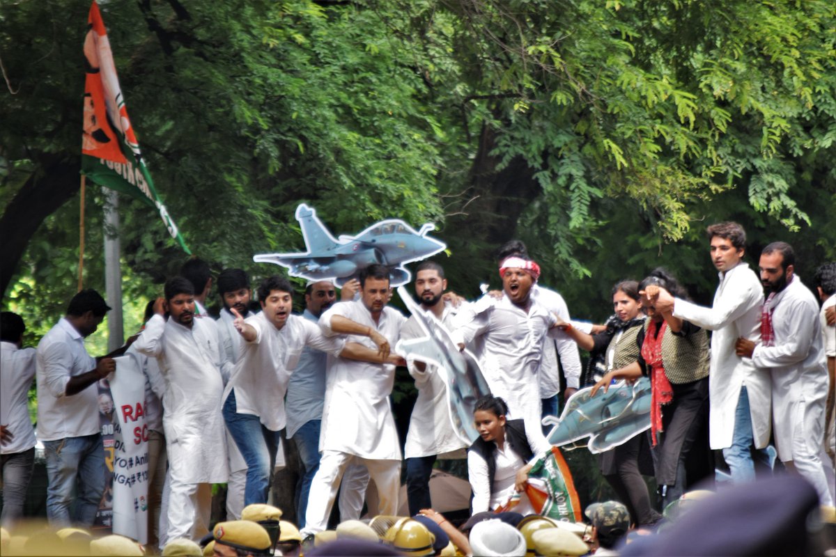 pandey_amrish's tweet image. Press Release-
IYC  organized a massive protest march from AICC to PM House on 30 Aug,18 against the ravaging Rafale Scam &amp;amp; crony capitalism being encouraged by BJP led NDA govt. in order to offer illegal advantages to Modi ji’s friends misusing the state machinery
#PMHouseGherao