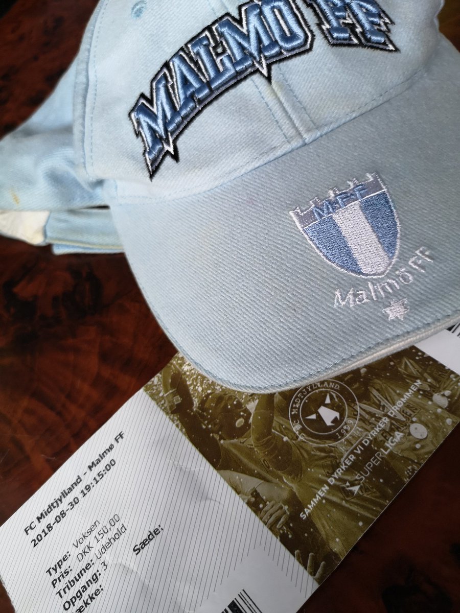 mahemama's tweet photo. Nu kör vi!
#danskjÀvlar #MidtjyllandUde #Malmöff https://t.co/t2nO09yZ8k