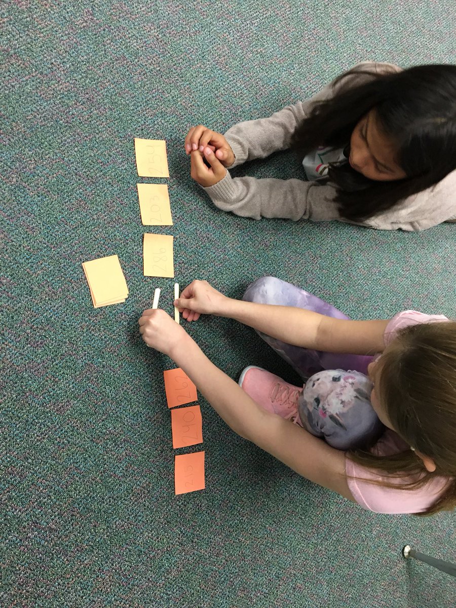 KatinaOsth's tweet image. Building and saying big numbers, plus comparing them. Rotation around the room. #CSISD #SKawesomesince1967 #math