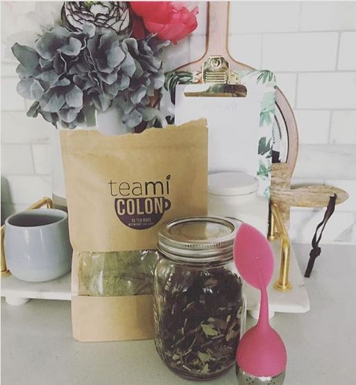 TeaMiBlendsUK's tweet photo. Bed time cleansing ☕🍃😴 our teami colon is seriously MAGIC TEA 💫✨⭐️! When you drink it on our 30 day program you actually get rid of your bloating and help your digestive system correctly work! If you're on a colon night, comment: 🙋🏻ME below! #thankyouteami #coloncleanse https://t.co/0AVeEmxRNg