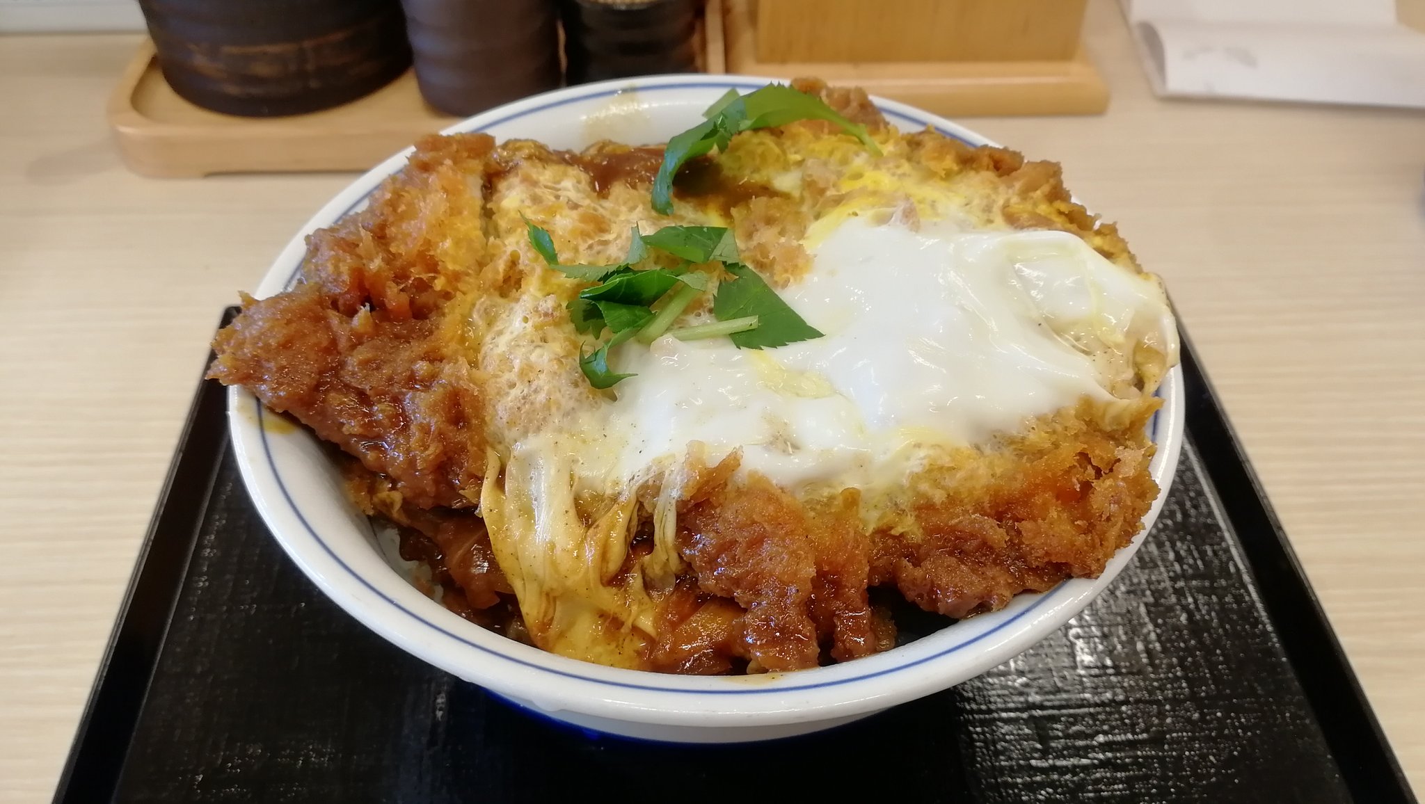 うにたん チキンカレーカツ丼をかつやで食べました 玉子固めで注文しました かつや チキンカレーカツ丼 カツ丼 玉子固め T Co Hxieepcggg Twitter