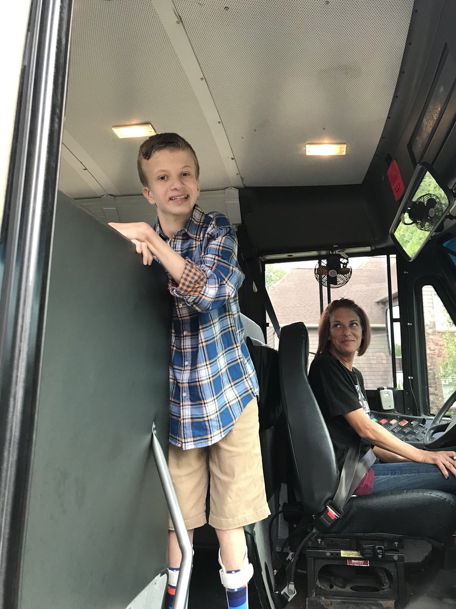 dianecox2473's tweet photo. #AvonFirstDay2018 #itsagreatdaytobeaneagle 💜🦅💛🦅 https://t.co/G25YWnK15c