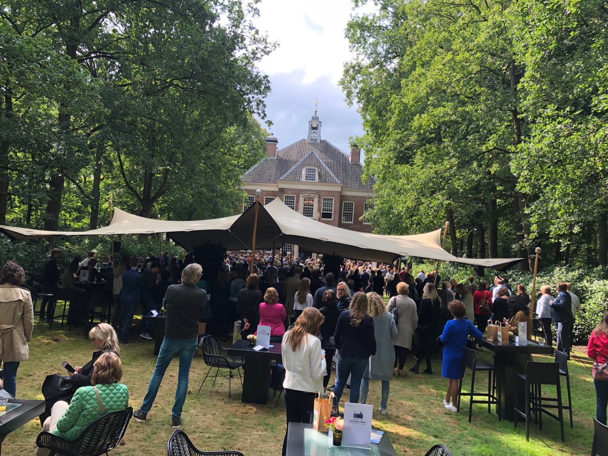 Roderik van Grieken (@roderikvgrieken) on Twitter photo Opening #INSPIRE van #GvE Ergens vooraan heet <a href="/DirkPrijs/">Dirk Prijs</a> alle 500 aanwezigen welkom. “Wat ons bindt is liefde voor events!” Opening #INSPIRE van #GvE Ergens vooraan heet <a href="/DirkPrijs/">Dirk Prijs</a> alle 500 aanwezigen welkom. “Wat ons bindt is liefde voor events!”