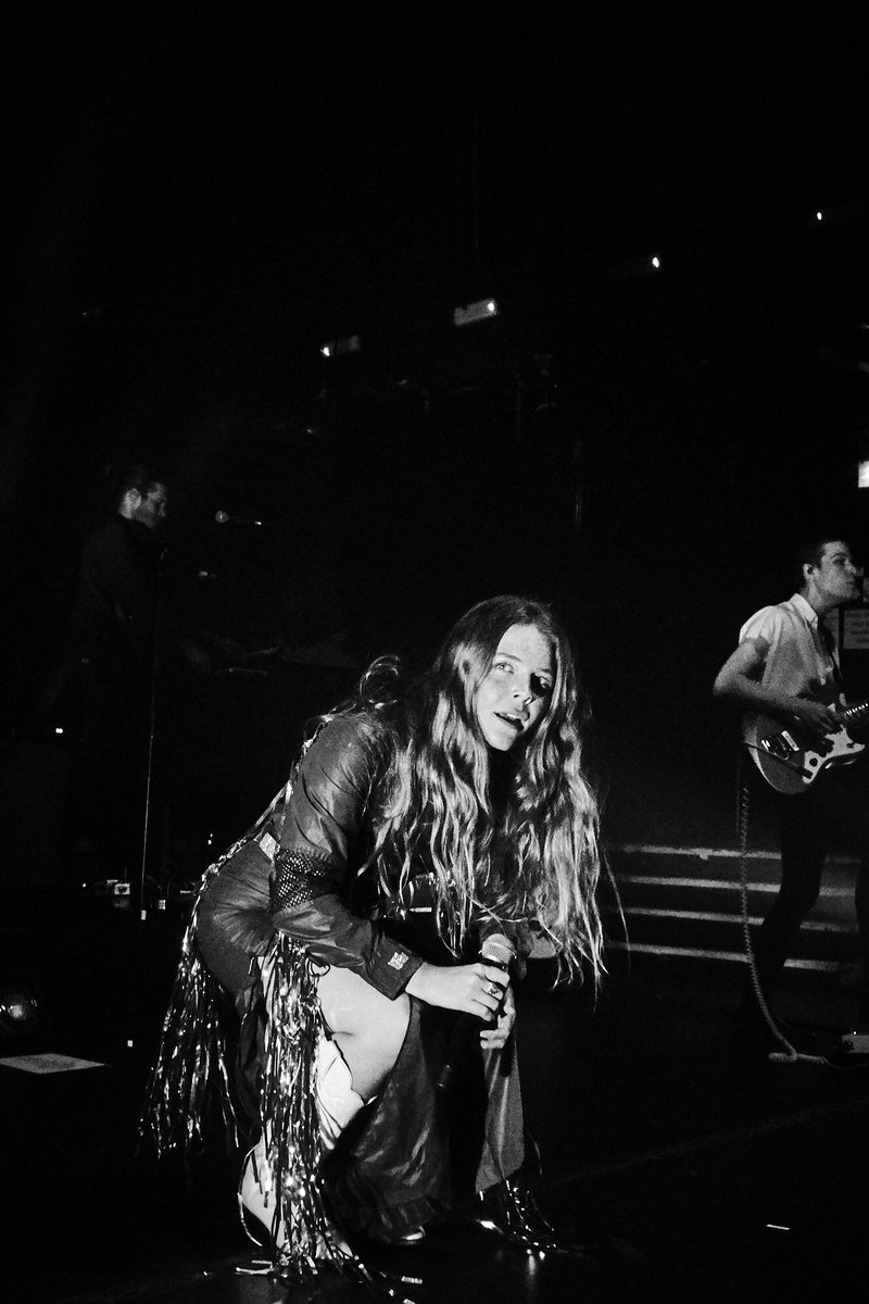 maggierogers's tweet photo. last night in london 
�� josh shinner https://t.co/yWPaCSVER3