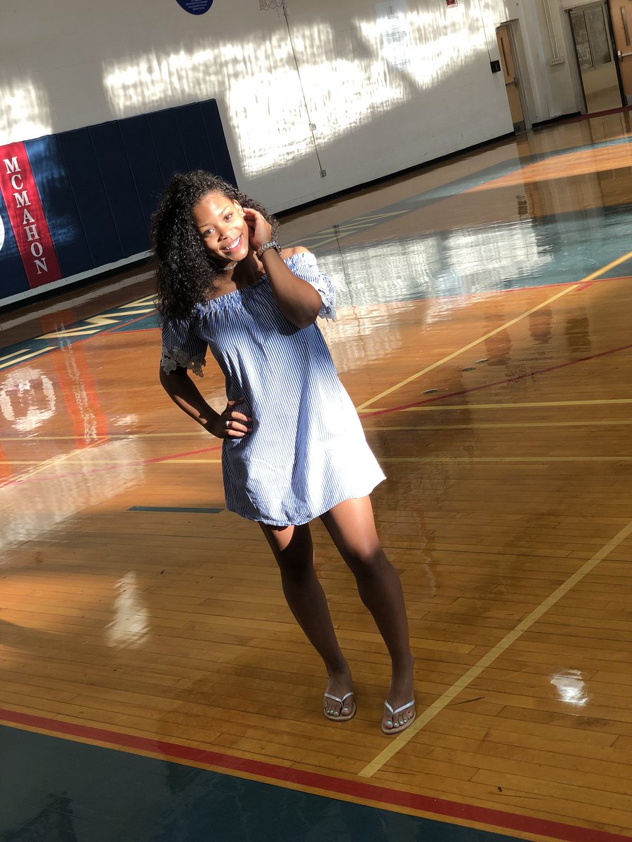 _nayiaaaaa's tweet photo. the lighting in the gym hittin boii😛#19UP https://t.co/LCwNevrJjz