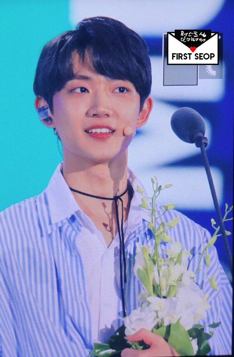 FIRSTSEOP's tweet photo. 180830 소리바다

축하해 형섭아👍🏻

#안형섭 #형섭 #AhnHyeongSeop  #安炯燮 https://t.co/gYKuzfPiZL