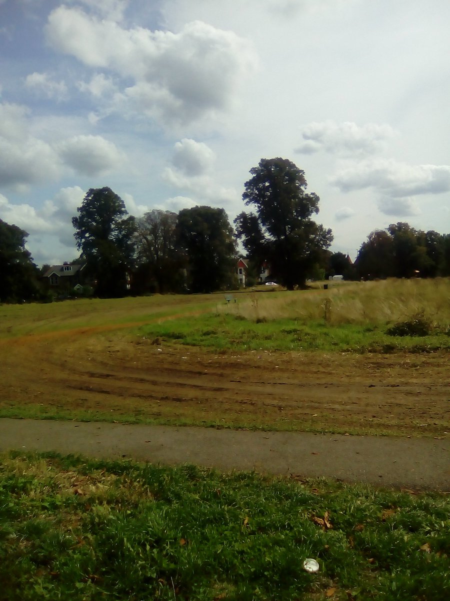 Ealing Common Police tweet media