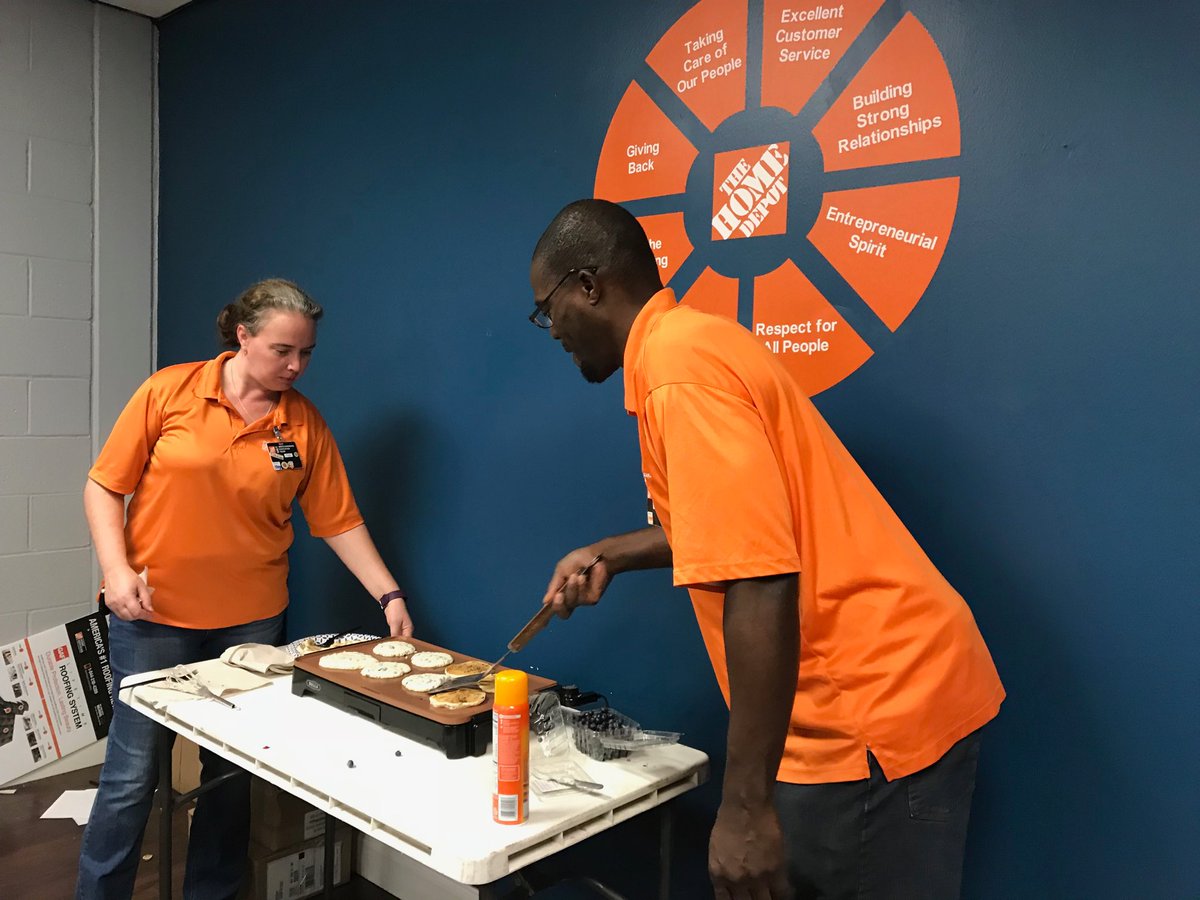 johnjgray5's tweet photo. 1241 appreciate the partnership day cooking a great breakfast at the associates are enjoying https://t.co/1vqt8otF5L