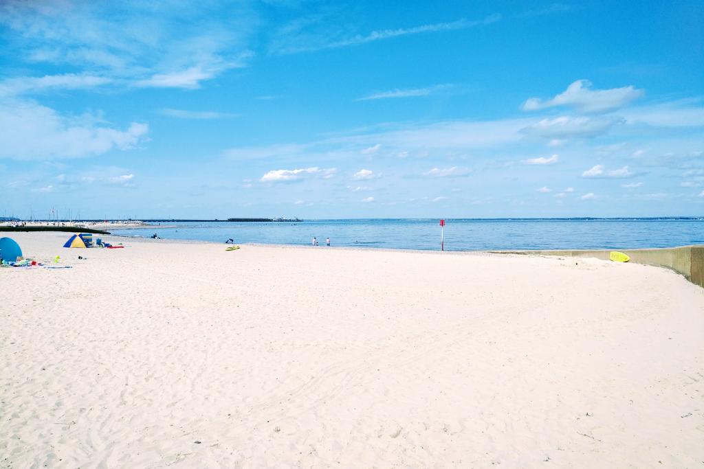 Come down for a swim on Sunny #RydeBeach #IsleLoveWight more space than #StarTrek &amp; watch <a href="/RydeCarnival/">RydeCarnival</a> later