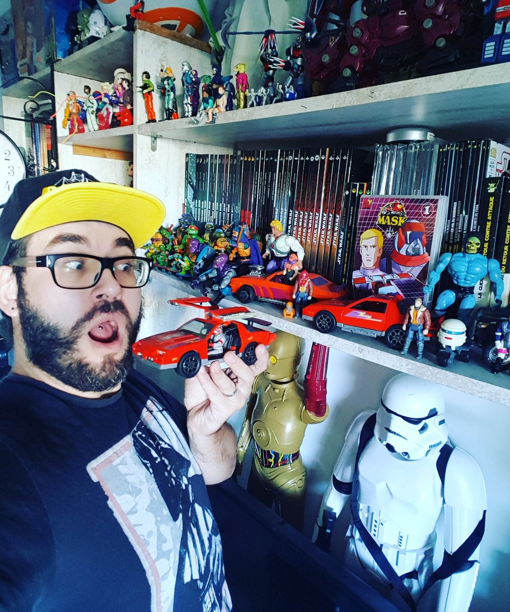 Geekmeall's tweet photo. [INSTA GEEK ME ALL]
Qui dans les années fin 80 avait les jouets de la série animée MASK chez lui? Ici la Thunderbird de Matt Tracker sortie en 1986 chez Kenner #popculture #geek #retrogamer #toys #toys80 #actionfigure #vintagetoys #mask #thunderbird #matttracker #vehicule #kenner https://t.co/ftTPsYGMA6