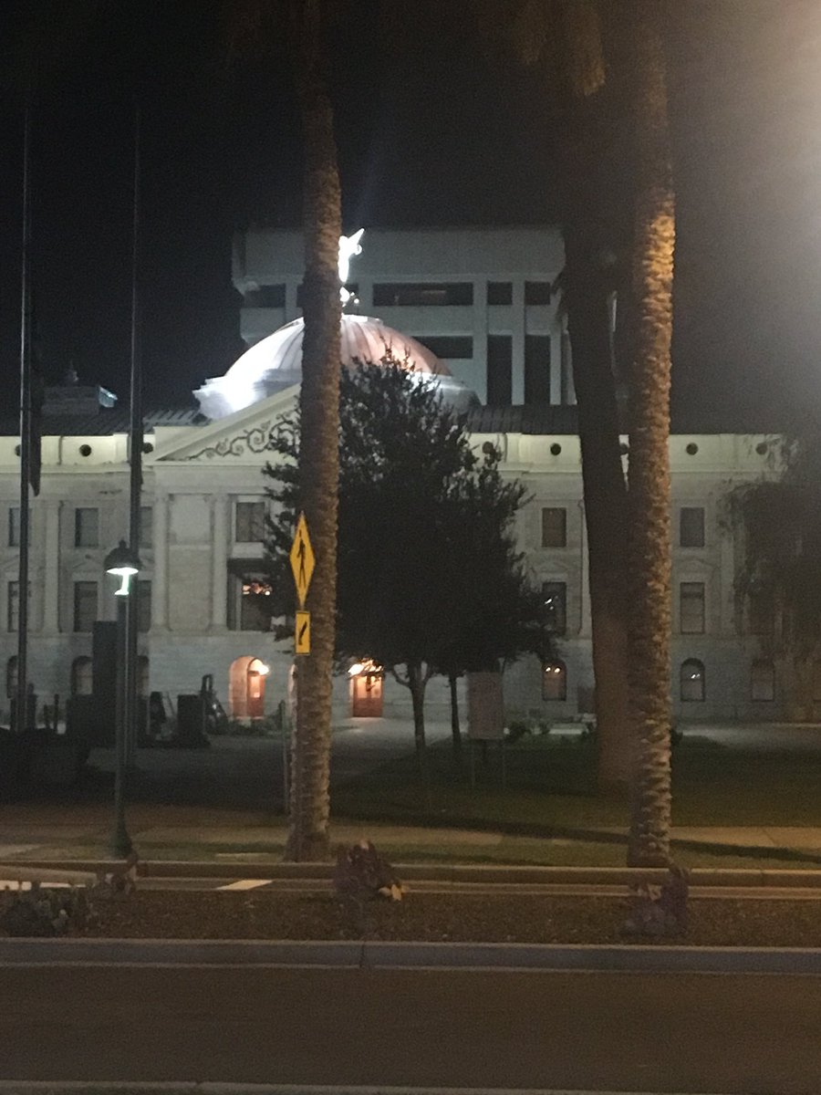 kendrasantucci's tweet photo. We are at the #azstatecapitol building again where Sen. John McCain’s body is. A little after 9, his casket will be carried out of the rotunda and escorted to North Phoenix Baptist Church for a service. @SenJohnMcCain @KVOA #SenatorJohnMcCain https://t.co/E8Mi8f94lb