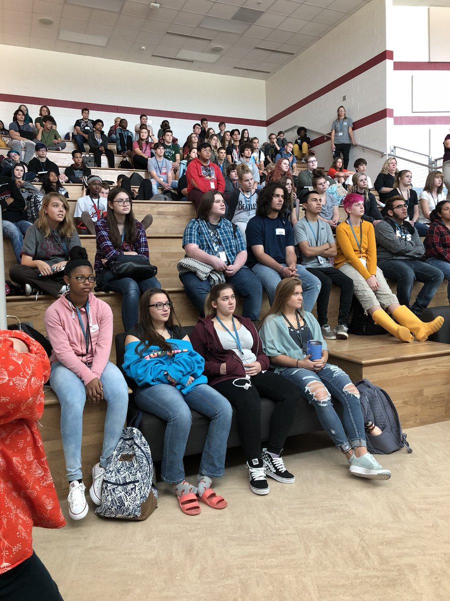 CollegeViewHS3's tweet image. During Workshop Wednesday we started a school-wide character education series:  Believe in You.  We’re excited to encourage character traits like kindness, generosity, gratitude, and perseverance.  #BelieveInYou #StepUp @KevLaue