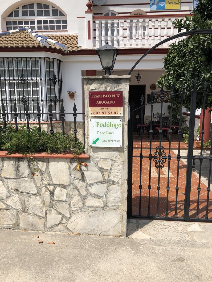Jesus_VBK's tweet photo. Francisco Ruiz para llevarle la demanda de divorcio. Paco para los amigos y los pies. https://t.co/2RIIMtMj8K