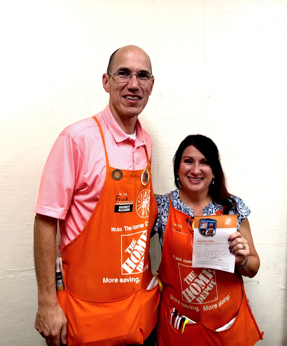 WallaceLaFont's tweet photo. Frank recognizing paint DH Tina for excelling in knowing and speaking about her business and bringing excitement to driving sales and looking to the bright future of THD. Great job Tina! @WebbfWebb @hillaree814 https://t.co/tGcx0nAJbX