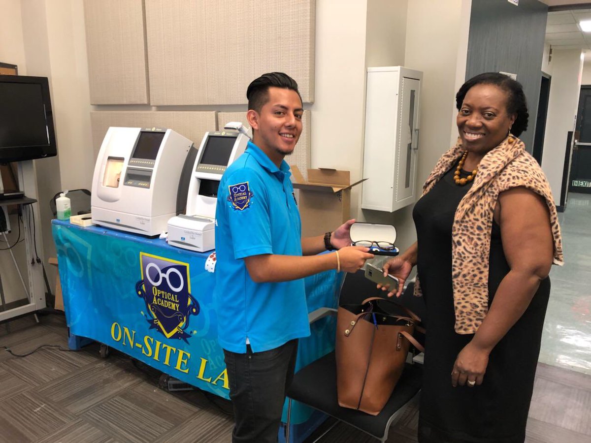 opticalacademy1's tweet photo. She got her glasses made at work right after her eye exam with Optical Academy. 

#OpticalAcademy #OA #MadeAtWork #EyeExamAtWork #EyeglassesAtWork #onsiteeyecare #Mobile #MobileVision #OnDemand #PopUp #WeComeToYou #Vision #Workplace #OnTheJob #GotGlassesFromOa #contacts #vision https://t.co/GFbdP2V6AZ