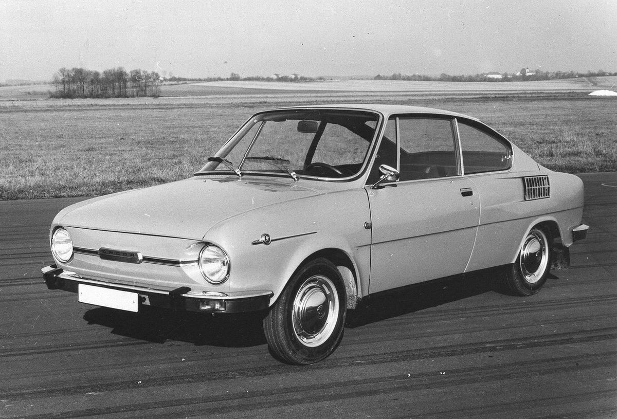 skodaautonews's tweet image. 50 years ago, in 1968, the first prototypes of the #SKODA #110RCoupe were built. The 1970 model (photo), still with a two-eye front mask. The sports coupe was manufactured in #Kvasiny from 1970 to 1980, 56,902 vehicles were produced. #SkodaHeritage