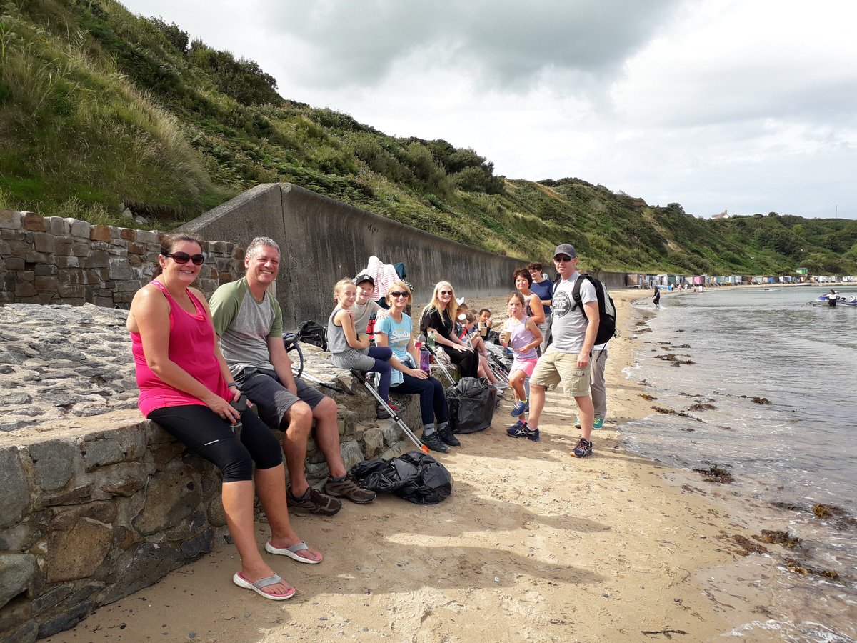 ACA_PLAS_SAC's tweet photo. Bora gwych yn glanhau lan môr Nefyn fel rhan o weithgaredda haf @AmgLlynMus | Great morning cleaning the beach as part of the museum's summer activities. Da iawn bawb!
#Largo18 @CyngorGwynedd https://t.co/sazbaobgCy