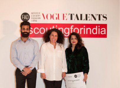 vogue_italia's tweet photo. Scouting for India: a Mumbai la prima edizione del premio per designer indiani by #VogueTalents e #FadInternational . Vincono Shyma Shetty e Pranav Mishra, creativi del brand Huemn. #ScoutingForIndia
#alwaysupportalent https://t.co/2ZJt3KXw0i https://t.co/Fooytqf1gW