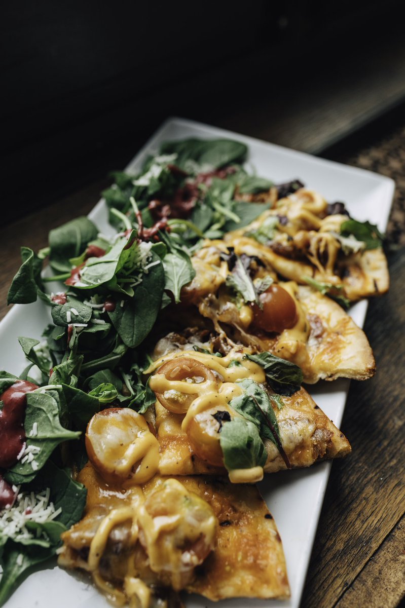 FishbonesBar's tweet image. Today's lunch feature is a BLT flatbread! $15