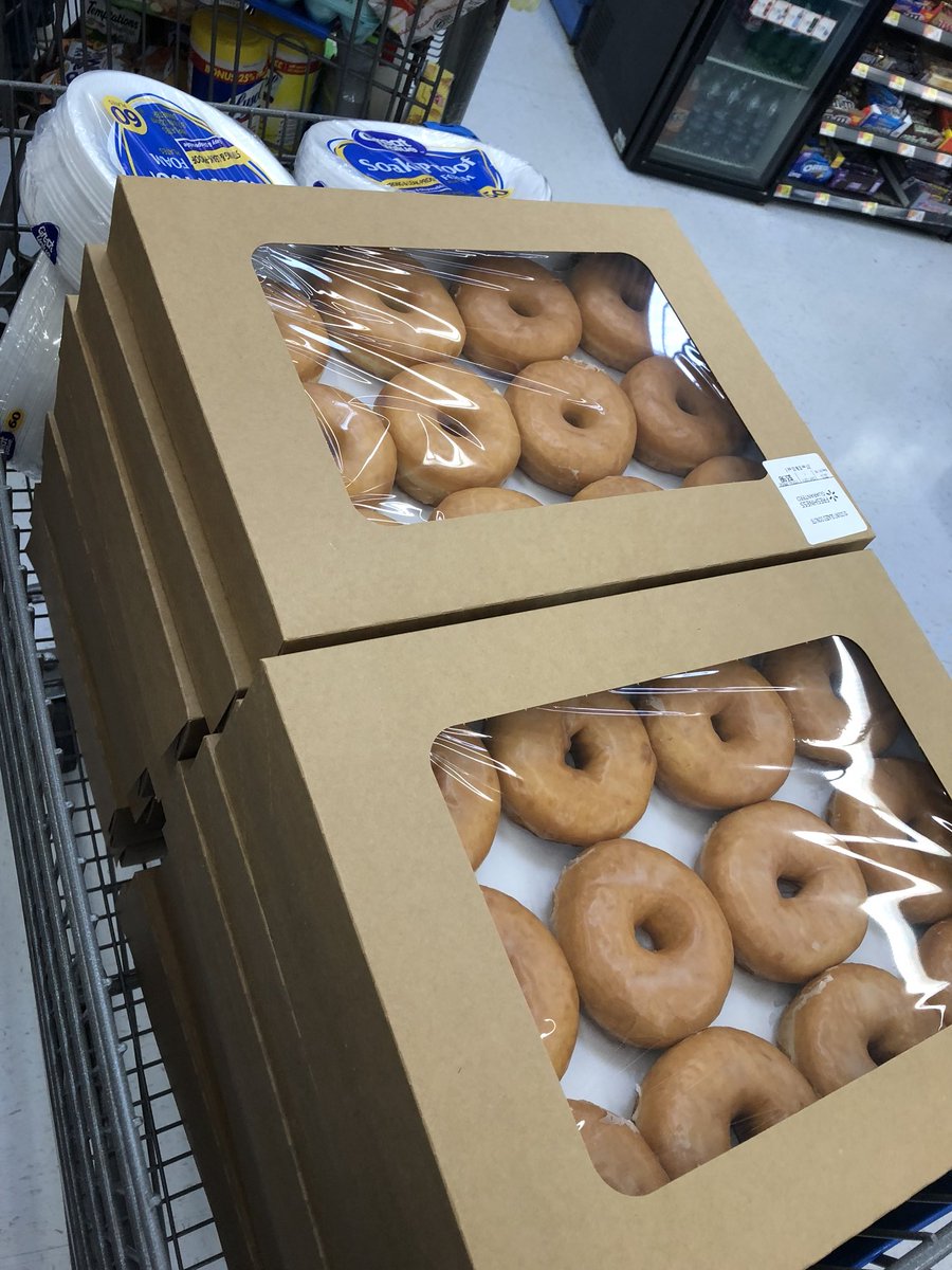 AntoniaBailey20's tweet photo. Donut day at Ashland!!!  Brought to you by the Culture Club!  @bubbyec50 @dpennisten @TammiePorter35 @ashland_cc https://t.co/oOTOibyOFg