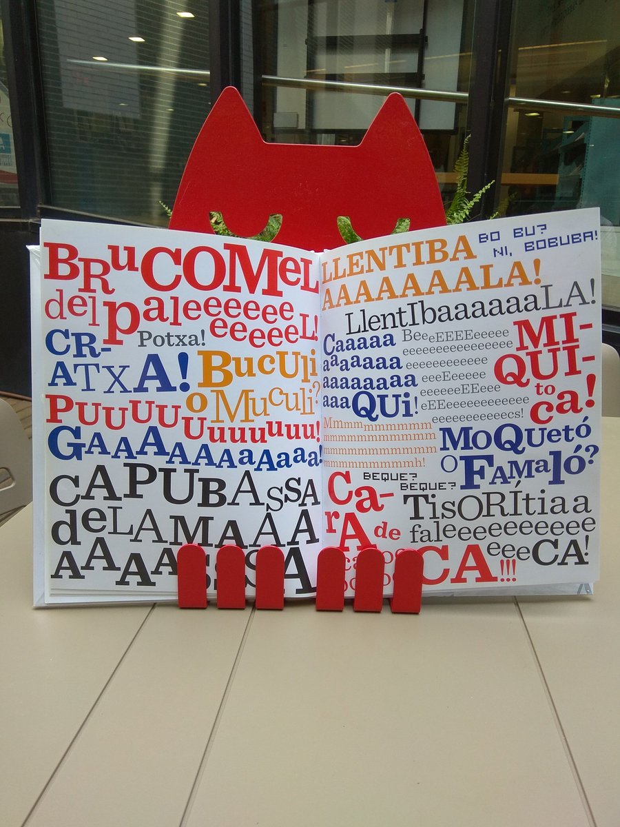 BiblioVendrell's tweet photo. Tic tac, tic tac...
Volem fer una mena de joc amb vosaltres...
Qui endevinarà 🎯 quin llibre és?
Està recomanat per a nens i nenes a partir de 3 anys!
No, Editorial Estrella Polar @Grup62 , vosaltres no podeu jugar 😉
#llibres📗 #contesimaginació #de3a7 https://t.co/32rT0isKCU