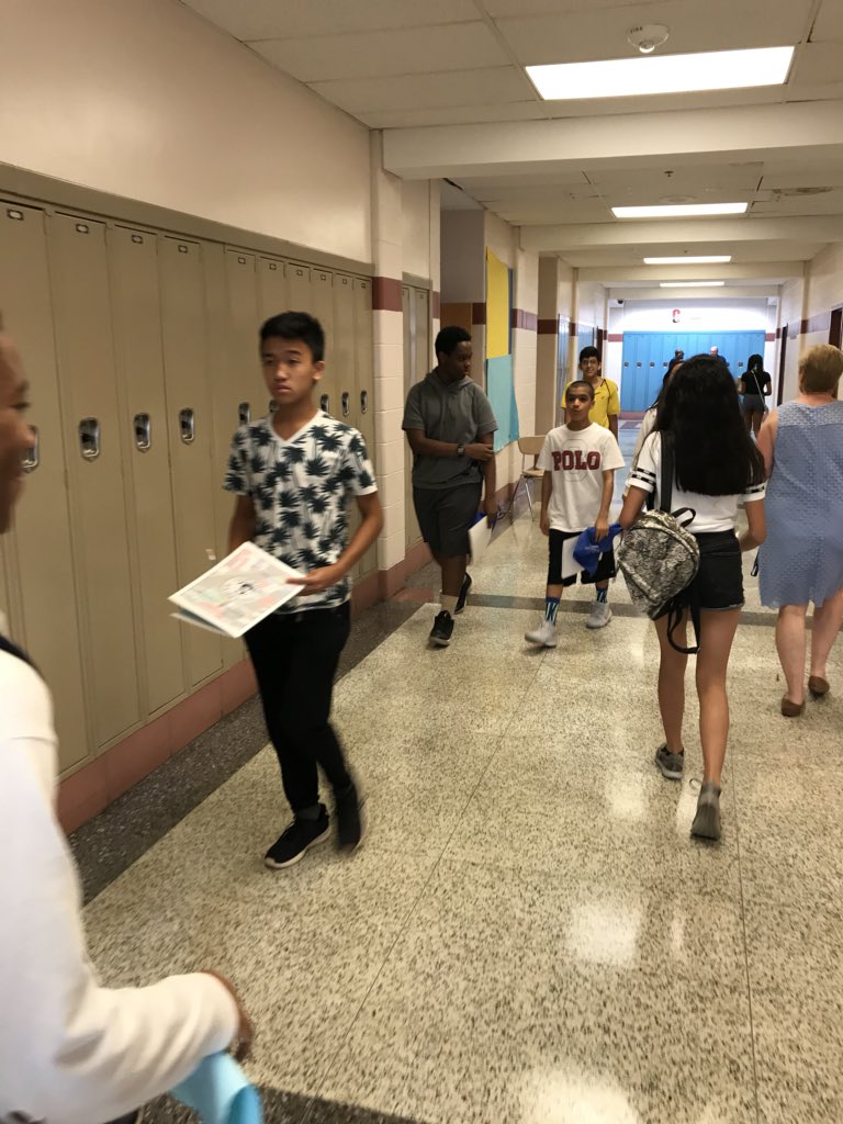 BlueprintPress's tweet photo. Welcome to Springbrook class of 2022!! #newbluedevils #thebrooknews #freshmanorientation https://t.co/bJWAqg6iOc