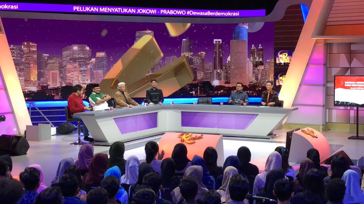 @GPAnsor_Satu : mengapa kita harus mencari perbedaan dalam setiap kontestasi. Pak Jokowi dan Pak Prabowo dengan berpelukan di #AsianGames2018 menunjukkan bahwa #KitaIniSama ...👍

#DewasaBerdemokrasi