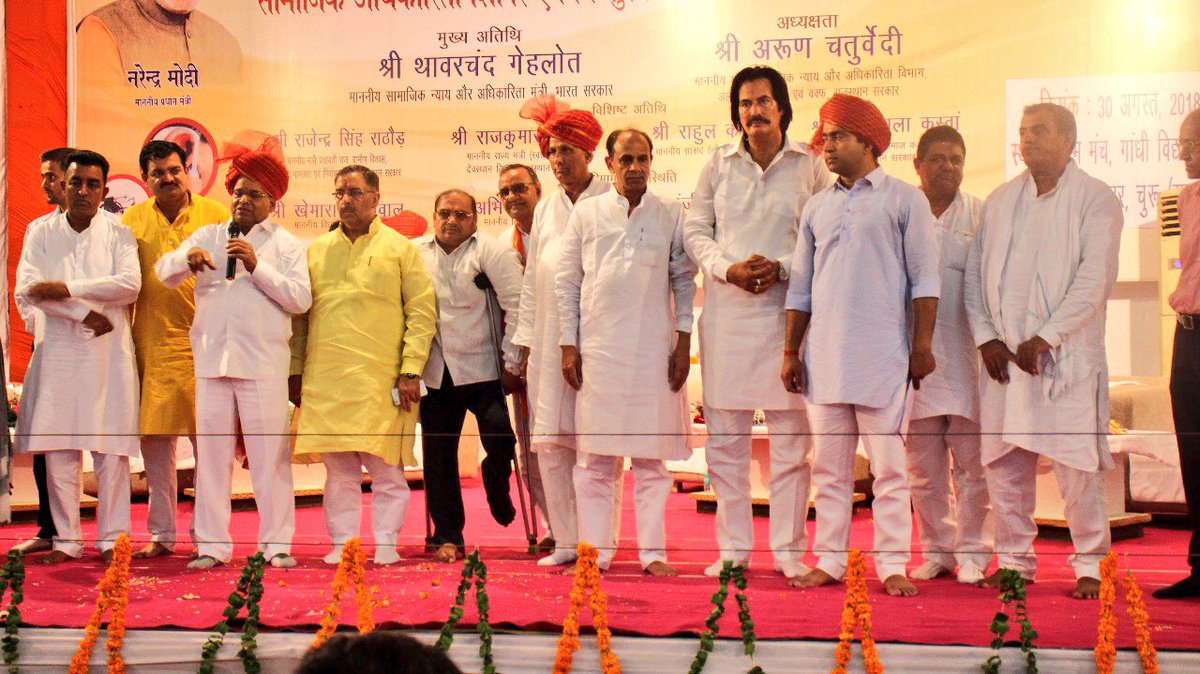 TCGEHLOT's tweet photo. सरदारशहर , चुरु में आयोजित सामाजिक अधिकारिता शिविर में लगभग 1071 दिव्यांगजनों को लगभग 2 करोड़ रु की लागत के जीवन सहायक उपकरण वितरित किए गए। जिसमें माननीय सांसद श्री @RahulKaswanMP जी की सांसद निधि से 40 लाख रु के सहयोग से 355 मोटरचलित ट्राईसाइकल भी बाँटी गई। #EmpoweringDivyang https://t.co/RcpRlxko6H
