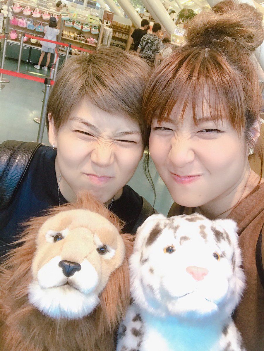 n12miyoshi's tweet photo. #ルイアース の人気が物凄いので
負けじとタッグ組みました。

#サンアンドダン

みなさん、
こちらもよろしくお願いします！爆笑

「はい、ちーず」って言われて、
咄嗟に出たポーズがこれ。
#ルイアース との可愛さの差。
こりゃ人気出ないわ。笑 https://t.co/lgAEpbejHB