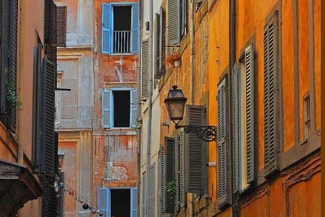 Roma's tweet photo. Immobili capitolini, Roma Capitale sta procedendo regolarmente con azioni esecutive per il recupero delle morosità. Oltre ventimila le posizioni debitorie. Si punta al recupero di circa 100 milioni di euro https://t.co/YTj337HtEh https://t.co/9pOOqzxYWy