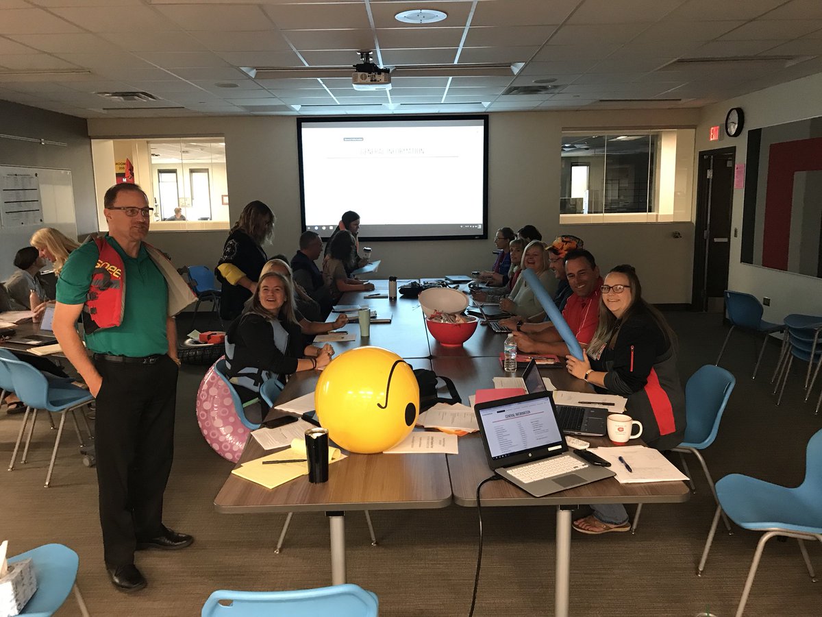 LoriHanson30's tweet photo. 7th grade is ready to ‘row the boat’. Great energy and commitment to the year and the kids this year.   Thanks for the excitement. #mmsmagic https://t.co/pxoFzQQC6Z