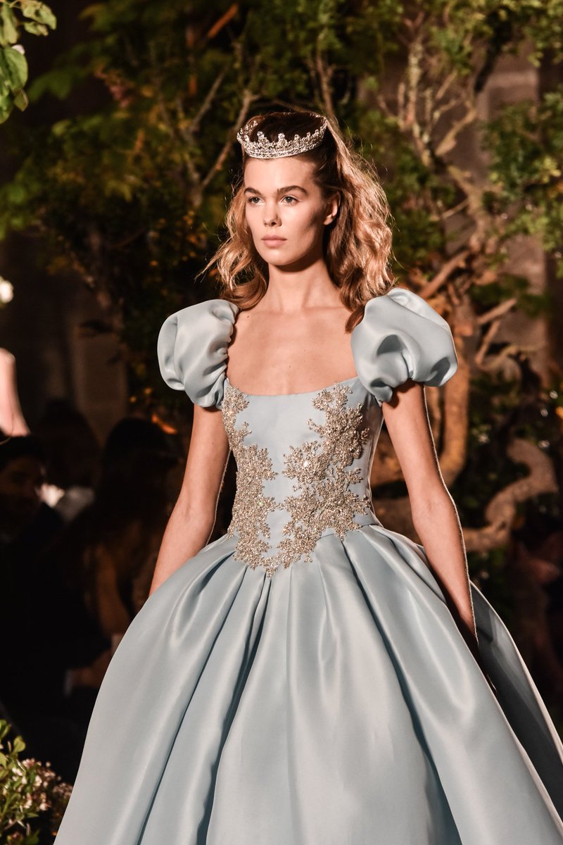 BridalBcnFW's tweet photo. One of the strongest trends at #BBFW18 was the comeback of straight-from-a-fairy-tale dresses.  Romantic ball gown shapes and figure hugging silhouettes, were among the most popular designs on the runway. #BBFWMust https://t.co/CmNJEtGbiw