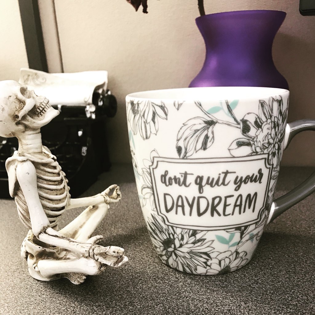 iambrandiemarie's tweet photo. Double serving of #coffee for the Daydreamers, Dreamers, Creative Souls, &amp; Artistic minds. Cheers! ¡Salud! Dream BIG... &amp; chase them always! #mugobsessioncollection https://t.co/2fmvXA4eDK