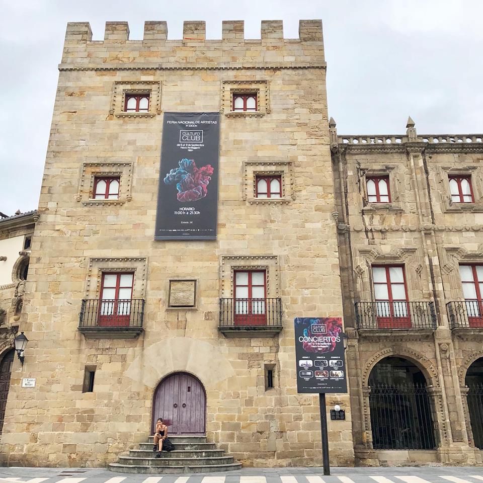 Estamos a una semana de la #septimaedicion de #cultur3club y la fachada del #palacioderevillagigedo ya luce sus mejores galas... <3
#cultur3club2018 #ferianacionaldeartistas #septimaedicion #gijon #delseisalnuevedeseptiembre #artecontemporaneo #exposicion #creatividad #arte