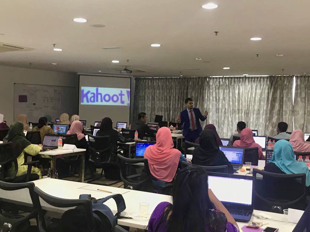 AlkawazMohammed's tweet photo. A Training session with MSU Colleges staff on how to Prepare Teaching Materials using Technology was successfully conducted today. 

"you are awesome msurians "

Do your best &amp; Give the best to our students 👍🏻😊

#MSUCMalaysia 
#Certicate in Teaching Skills
#30082018 https://t.co/WyVOsWMII4