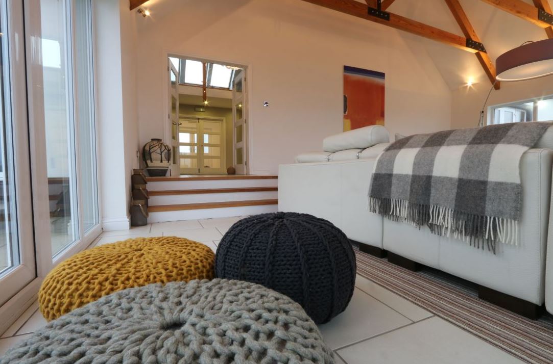 #Book your #stay in this #luxurious #accommodation on the #IsleofColl. #Relax and #unwind in a stunning location, the perfect place to recharge your batteries.
aroundaboutbritain.co.uk/Argyll/12664
#SelfCatering #VisitScotland #WinterBreaks #Retreat #Luxury #UK