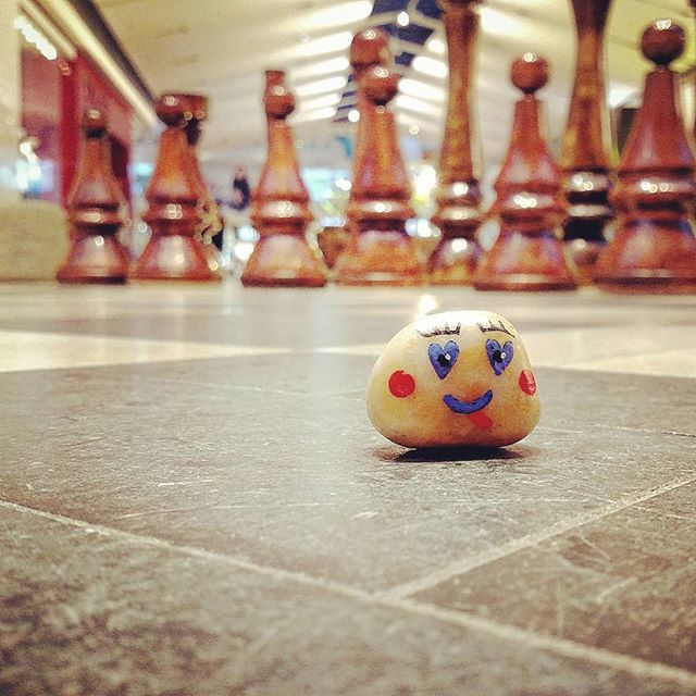 ChelseaMartin20's tweet image. Lil' guy decided to take part in the big game... of chess! There's a giant chess board in one of the malls in Louisville. The king piece is about as high as my shoulders! ift.tt/2LFKAwH