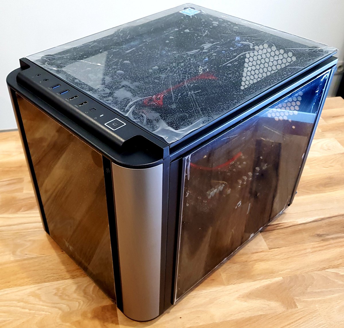 thierry_cte's tweet photo. And now the little brother, still from @Thermaltake !
#Level20VT https://t.co/QTogx3H8vL