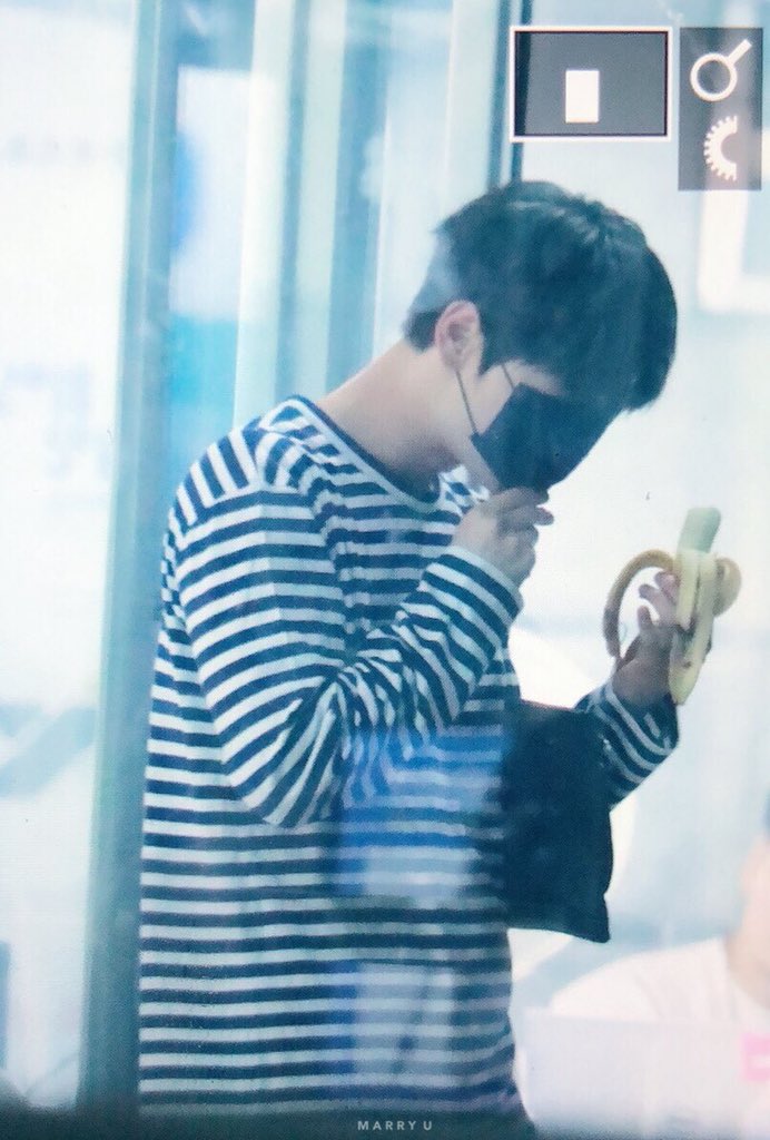 greenTea__89's tweet photo. 황민현씨 마스크는 눈에 하고 안대는 입에 한다던데 해명해 주세요 https://t.co/otZ3IuHPIB