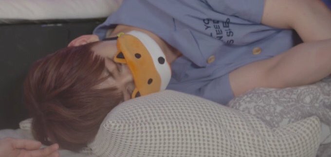 greenTea__89's tweet photo. 황민현씨 마스크는 눈에 하고 안대는 입에 한다던데 해명해 주세요 https://t.co/otZ3IuHPIB