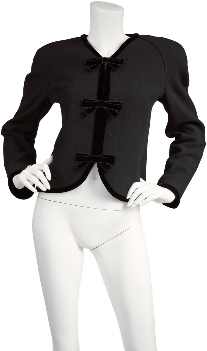 FeatherstoneV's tweet photo. New on #FeatherstoneVintage! #Valentino 1980s Trompe L'oeil Velvet Bow Wool Jacket: https://t.co/b9fSFnOMW7 #vintagevalentino #womensfashion #vintagefashion #vintageclothing #style #fashion https://t.co/YTUVVQkQa8